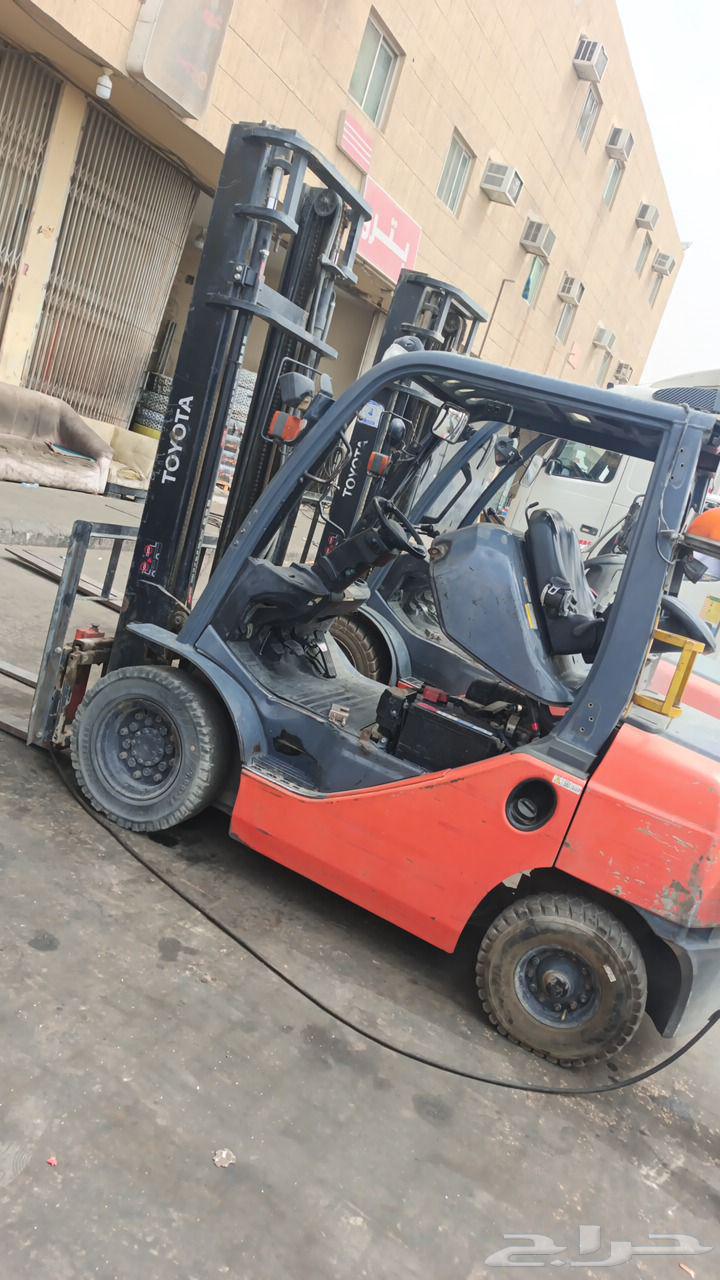 Forklift rental for loading and unloading trailers, containers, and rentals64432237646593112