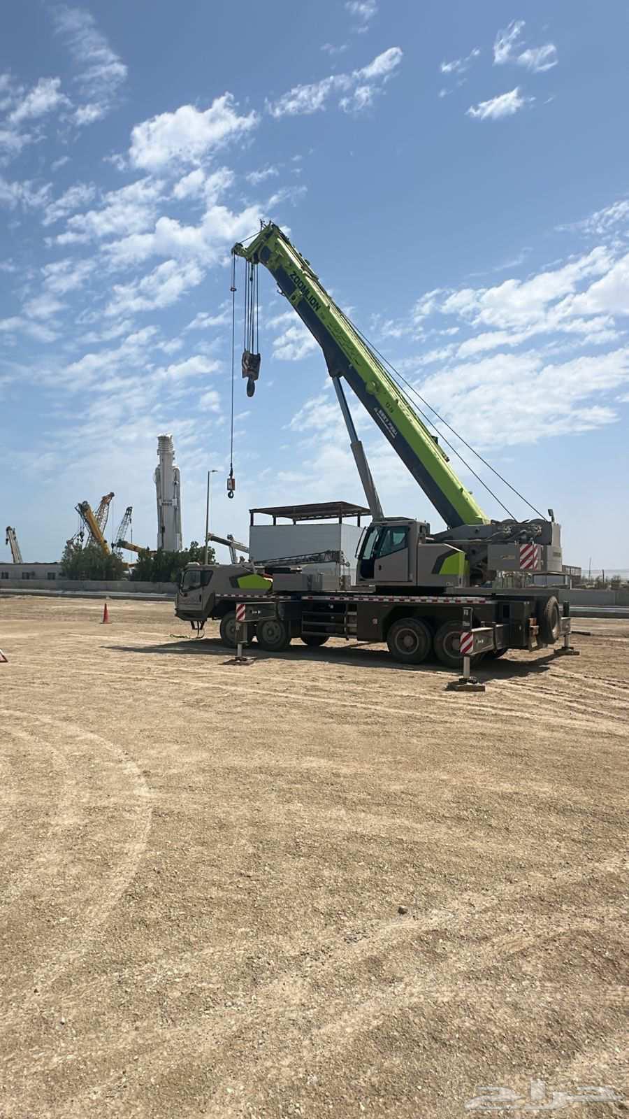 تاجير روافع شوكيه وكرينات وبوم تراك شهري ويومي ومشاوير64433363999746111