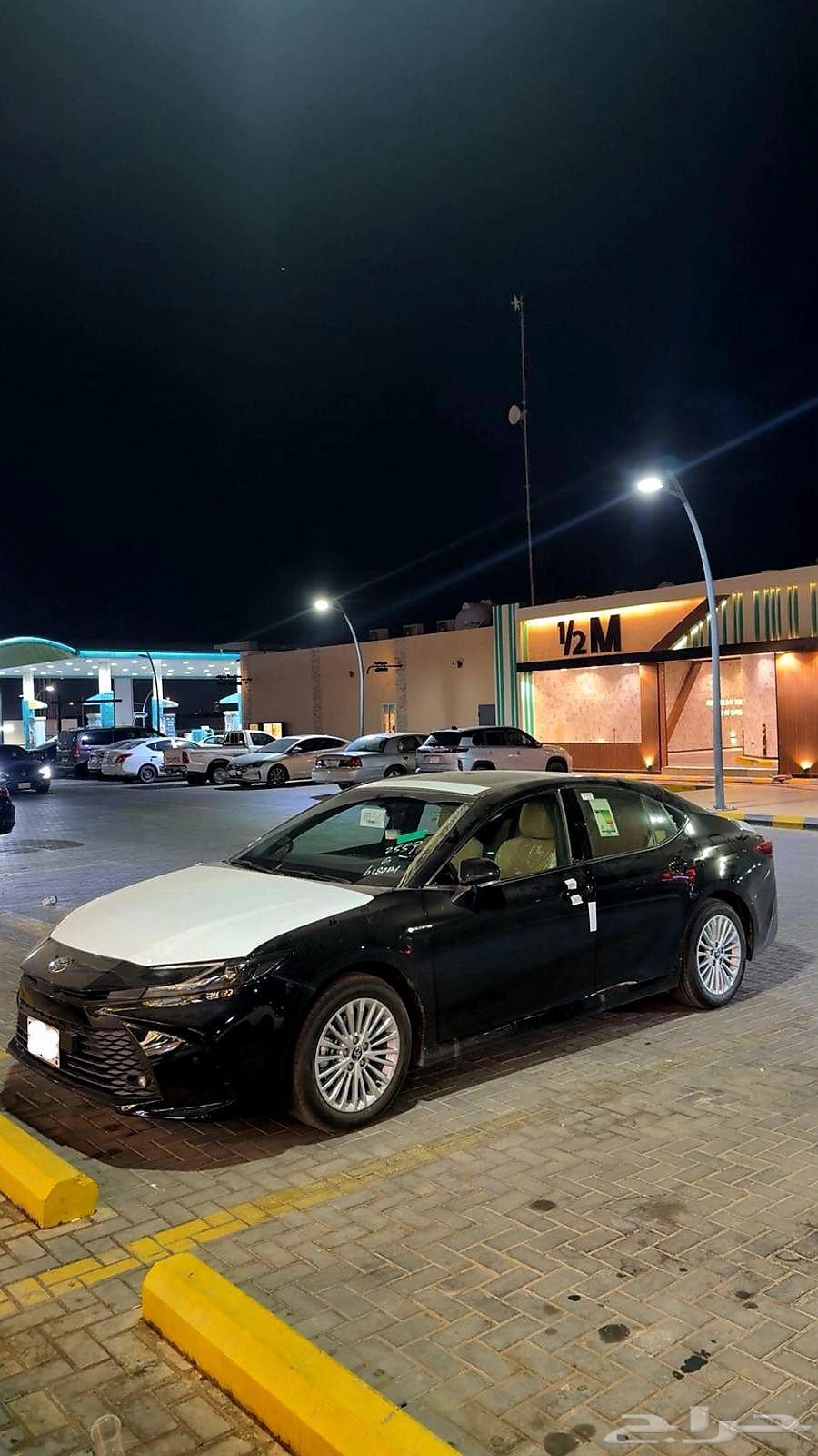 للبيع كامري E بلس هايبرد اسود64432156182531110