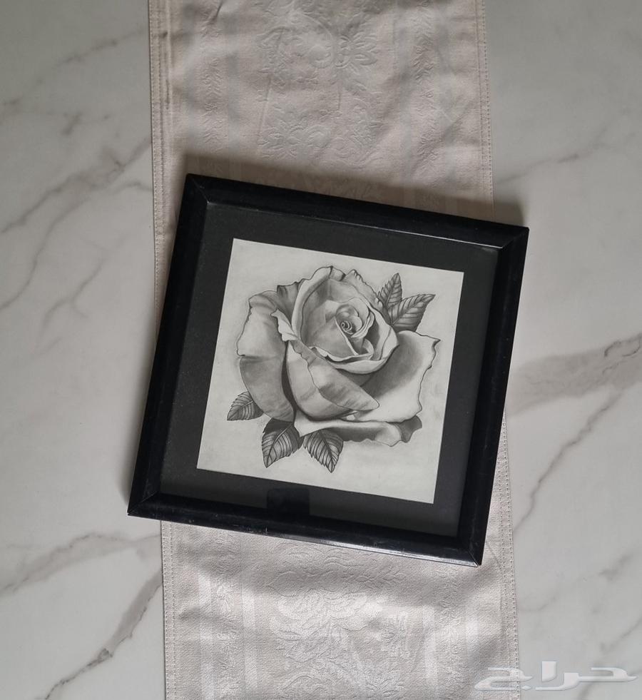لوحة رسم يدوي رصاص مع برواز خشبي اسود 50 ريال64247343470210112