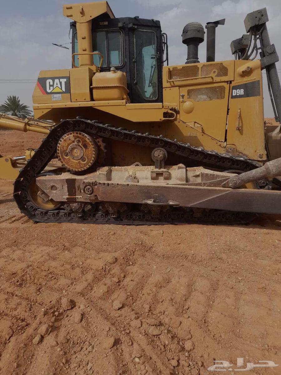 I am a bulldozer driver stranded in Riyadh, I have a license and ten years of experience64438418350209110