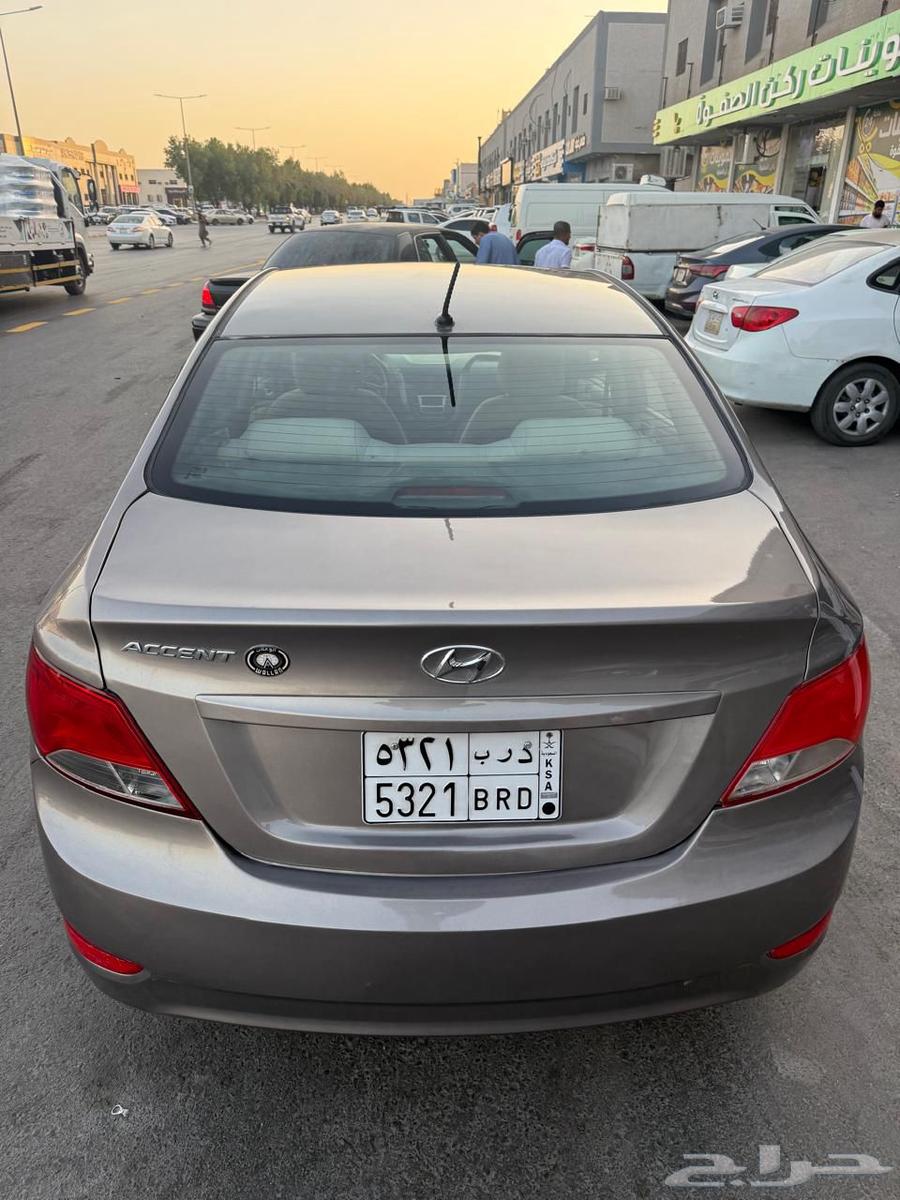 The word accent in Arabic can be translated as lahja when r64406779123458112