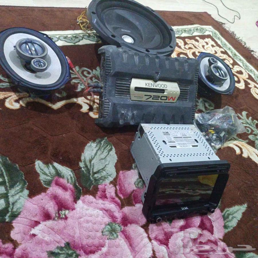 Screen with remote control, speakers, and Android device64440628816641110