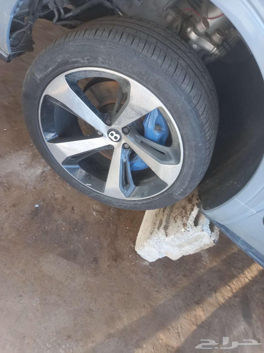 متخصص لي قطع الغيار السيارات بنتلي بنتقا مولسان فلانيج سبير64448381151107110