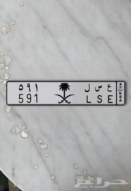 A distinctive plate with CS64440492256001110