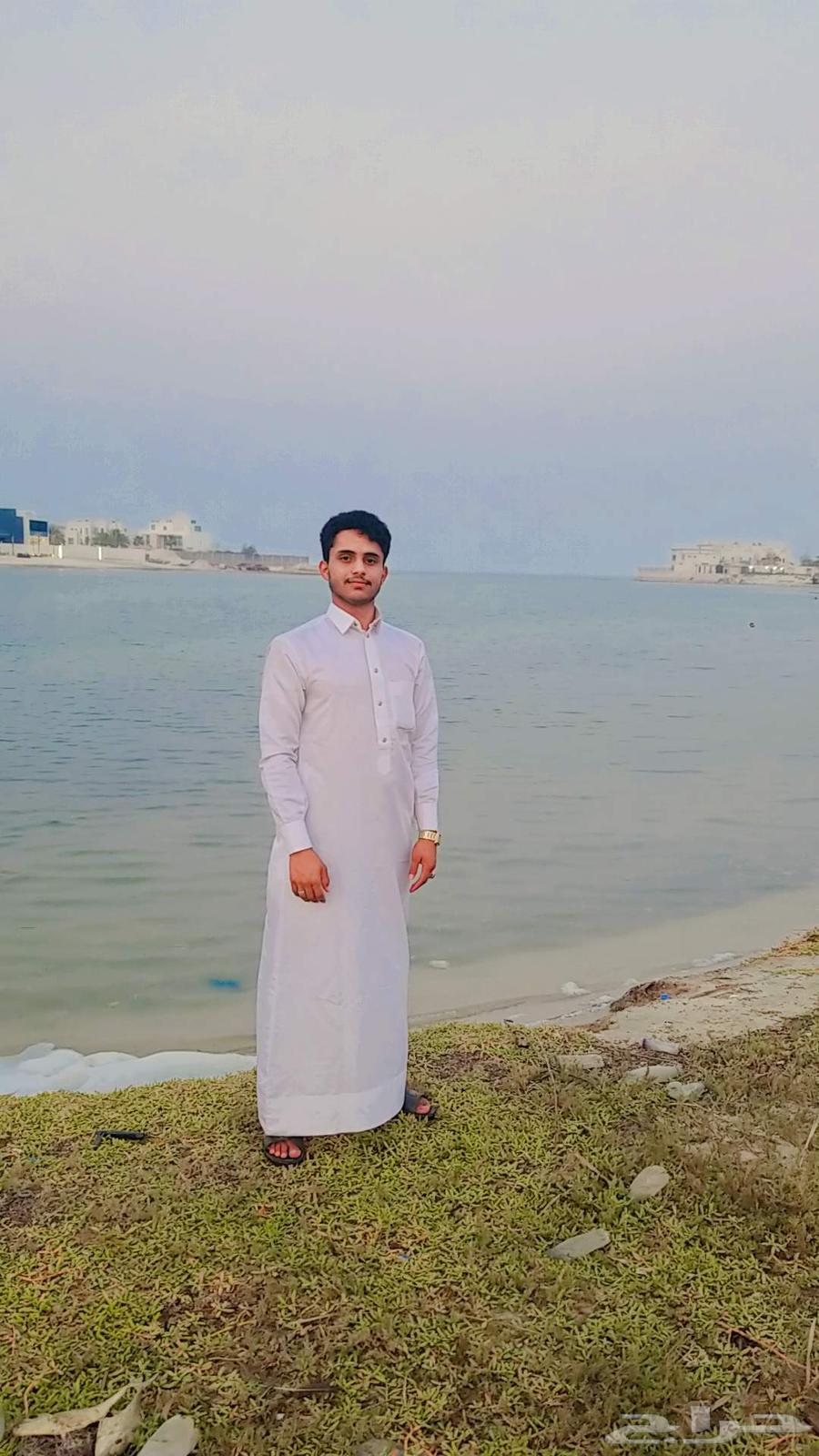 انا سواق تريله دينه. سياره الذي تبغون ومتعطل اقامه رخصه جاهز64456005047298110