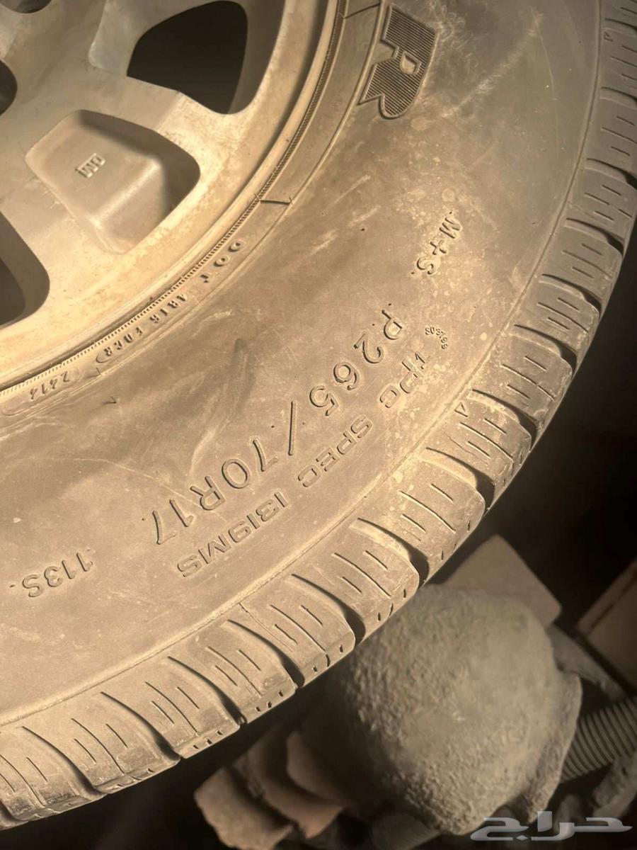 GMC Yukon 2010 rims in excellent condition, tires in good condition64459558446593111