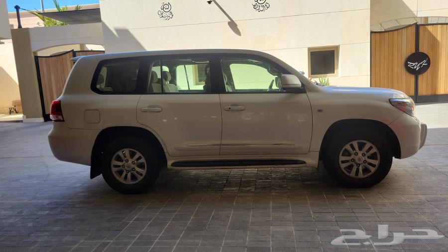 تويوتا جيب لاندكروزر مديل 2011 قير تمتيك فتحه سقف مثبت سرعه64461021984515114