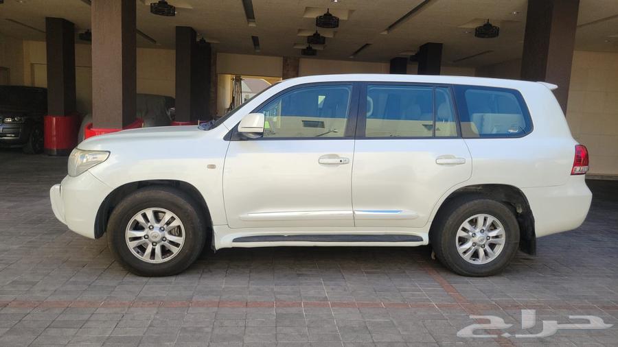 تويوتا جيب لاندكروزر مديل 2011 قير تمتيك فتحه سقف مثبت سرعه64461021984515112