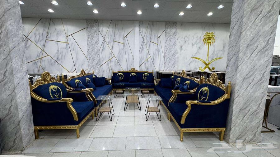 Classic sofa with tables, almost new, priced at 180063745255658881111