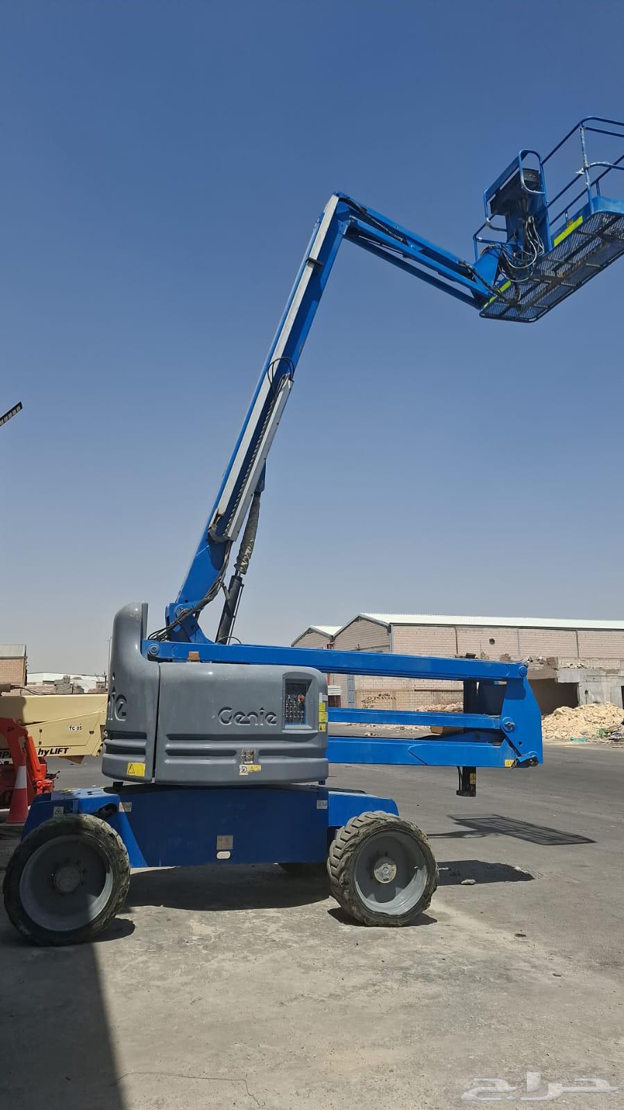 Renting cranes and forklifts of all types monthly, daily, and for trips64458674316930112