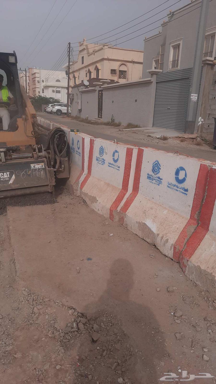 Plastering at a rate of one meter per bucket and broom per meter daily64472352560899112