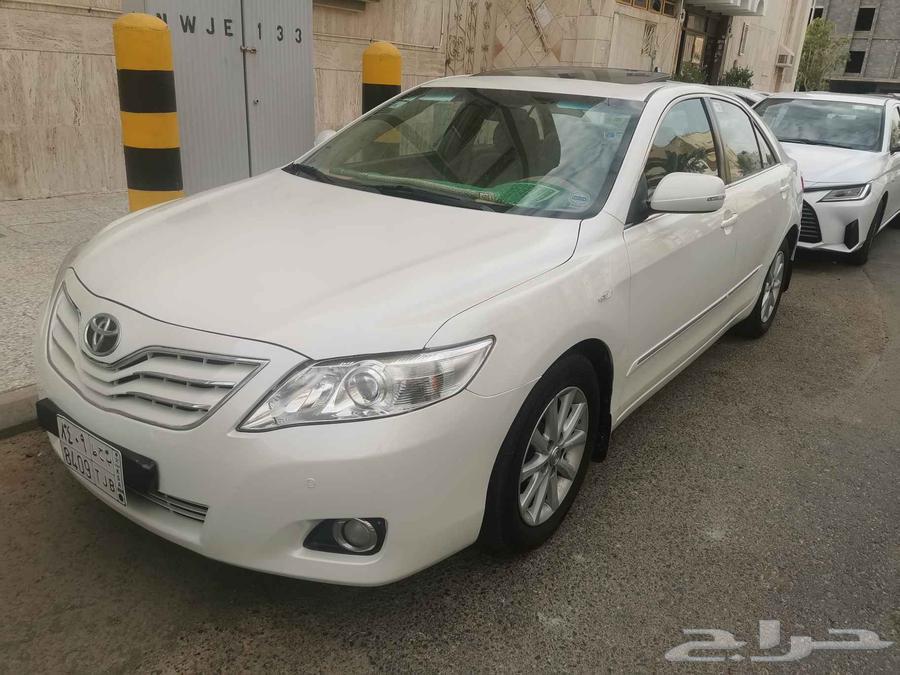 تويوتا كامري فل كامل لون ابيض لؤلؤ 201064467115862403111