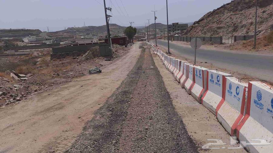 Plastering at a rate of one meter per bucket and broom per meter daily64472352560899113