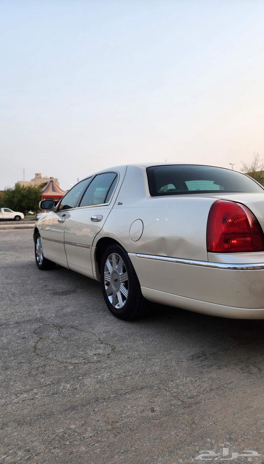 تاون كار 2003 نظيف للبيع او البدل64472158817410114