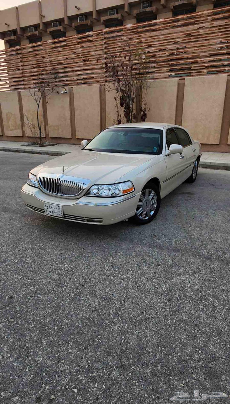 تاون كار 2003 نظيف للبيع او البدل64472158817410111