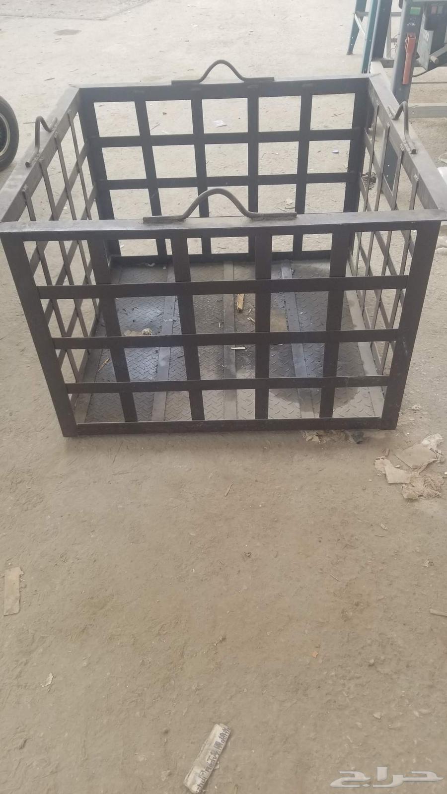 للبيع صندوق ونش لعمل البناء64481223378433111