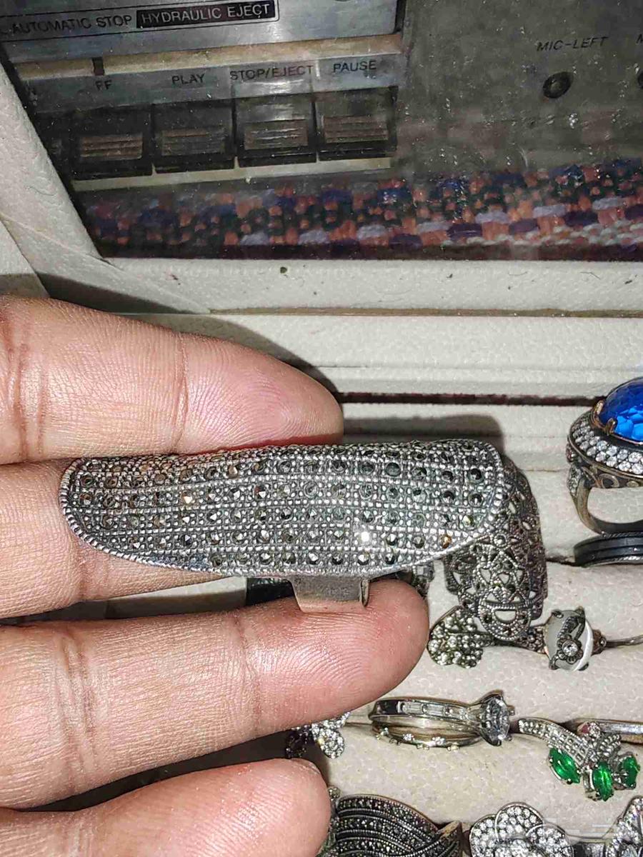 خواتم نسائية مستخرجة من أحد القصور64347294865153112