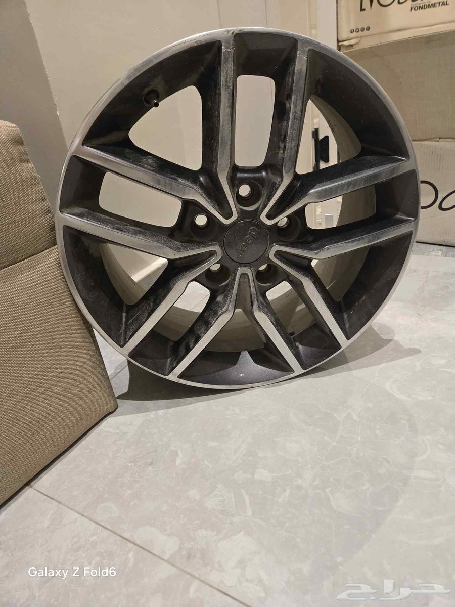 جنوط جيب جراند شيروكي 2019 مقاس 18 حالة ممتازة64490858263298111