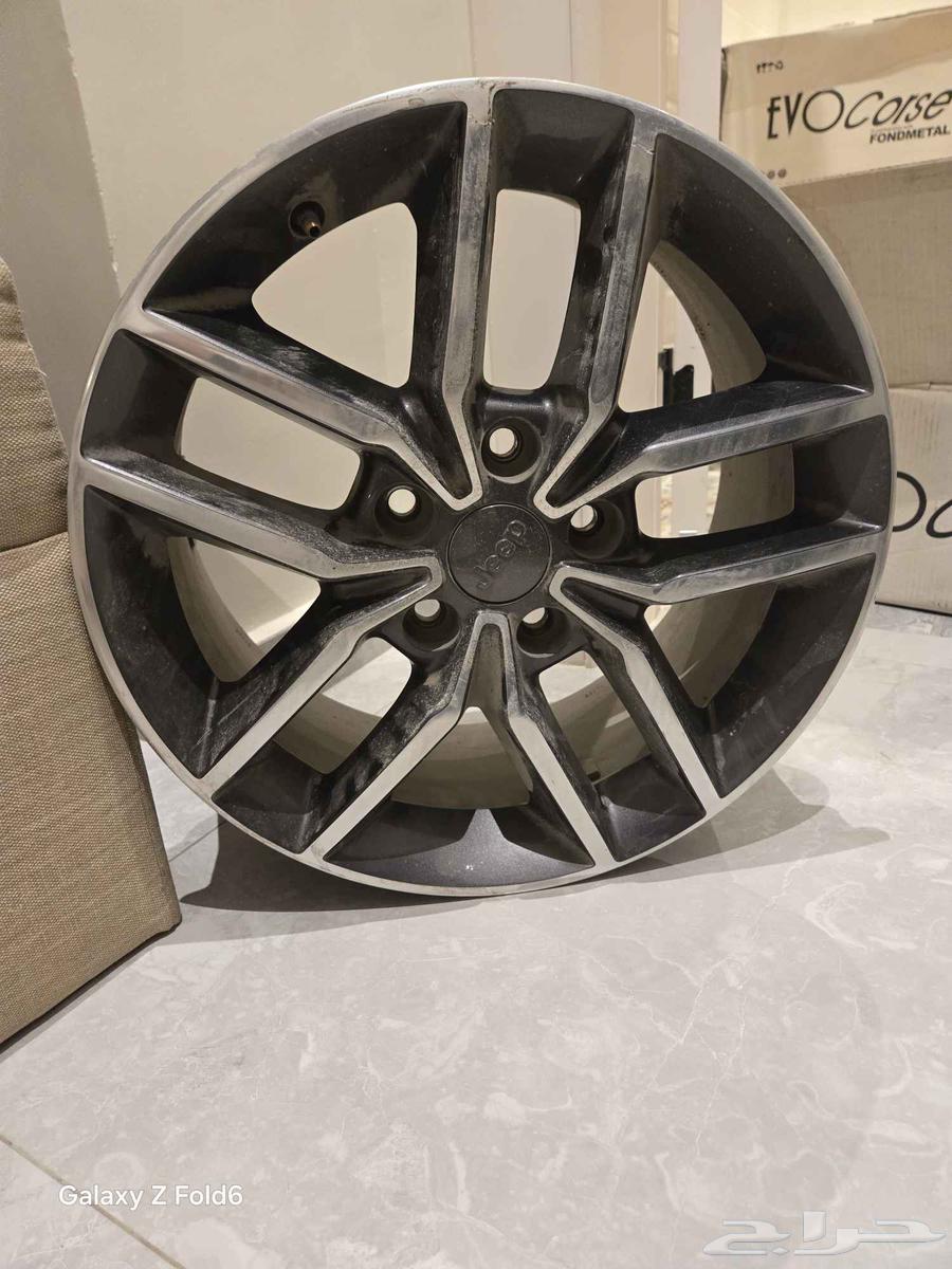 جنوط جيب جراند شيروكي 2019 مقاس 18 حالة ممتازة64490858263298110