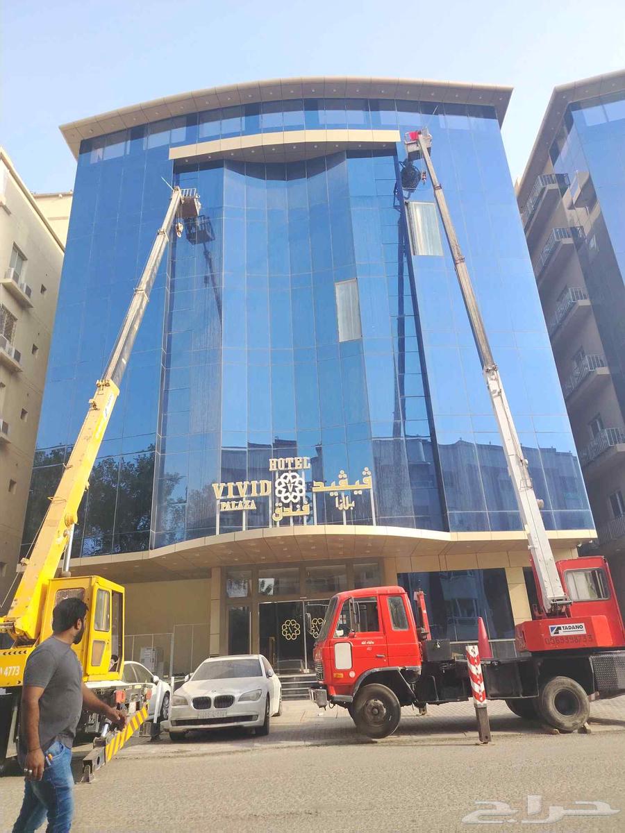 Cleaning glass facades63617220006915113