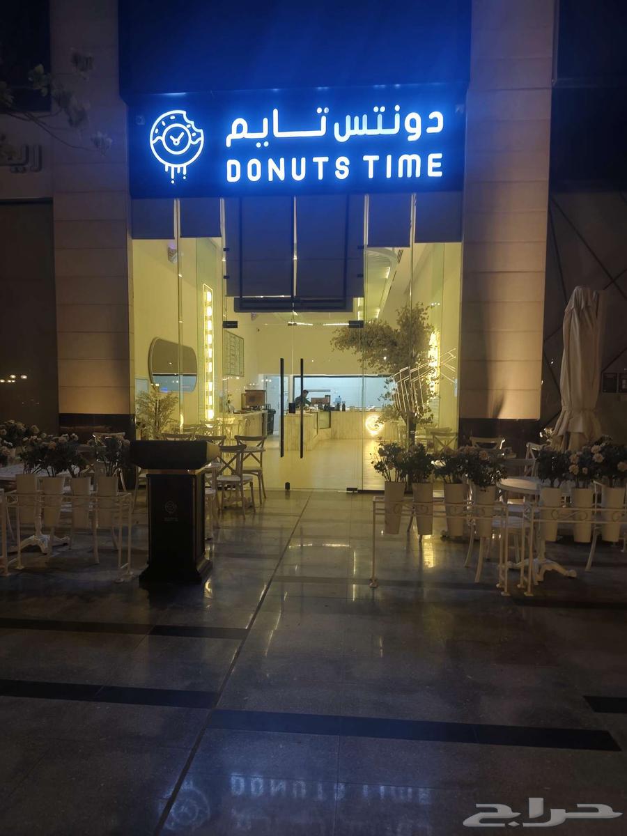 محل مساحه 101متر مجهز بالداخل والخارج يحتوي علي مطبخ وبار63613850030721110