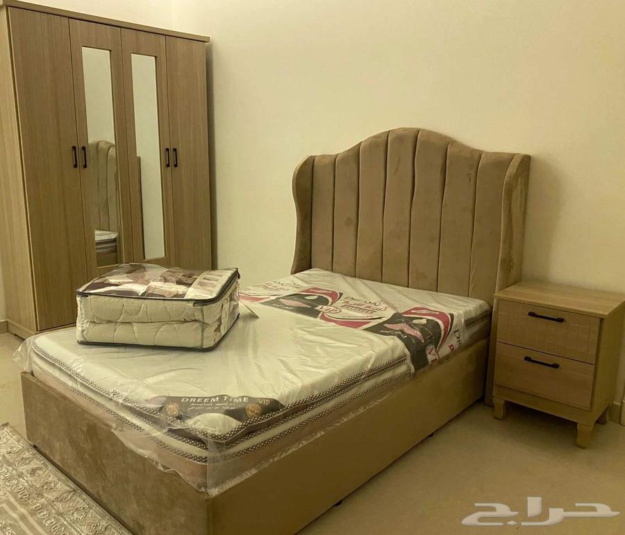 Clean, fully furnished bedroom with minimal use64343449198978111