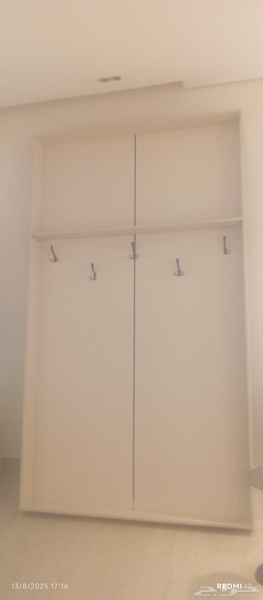 دولاب عبايات وابواب المنيوم جديده64347603401218112