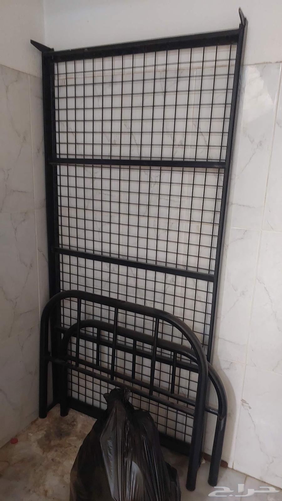 Window air conditioner and iron bed63617342560257113