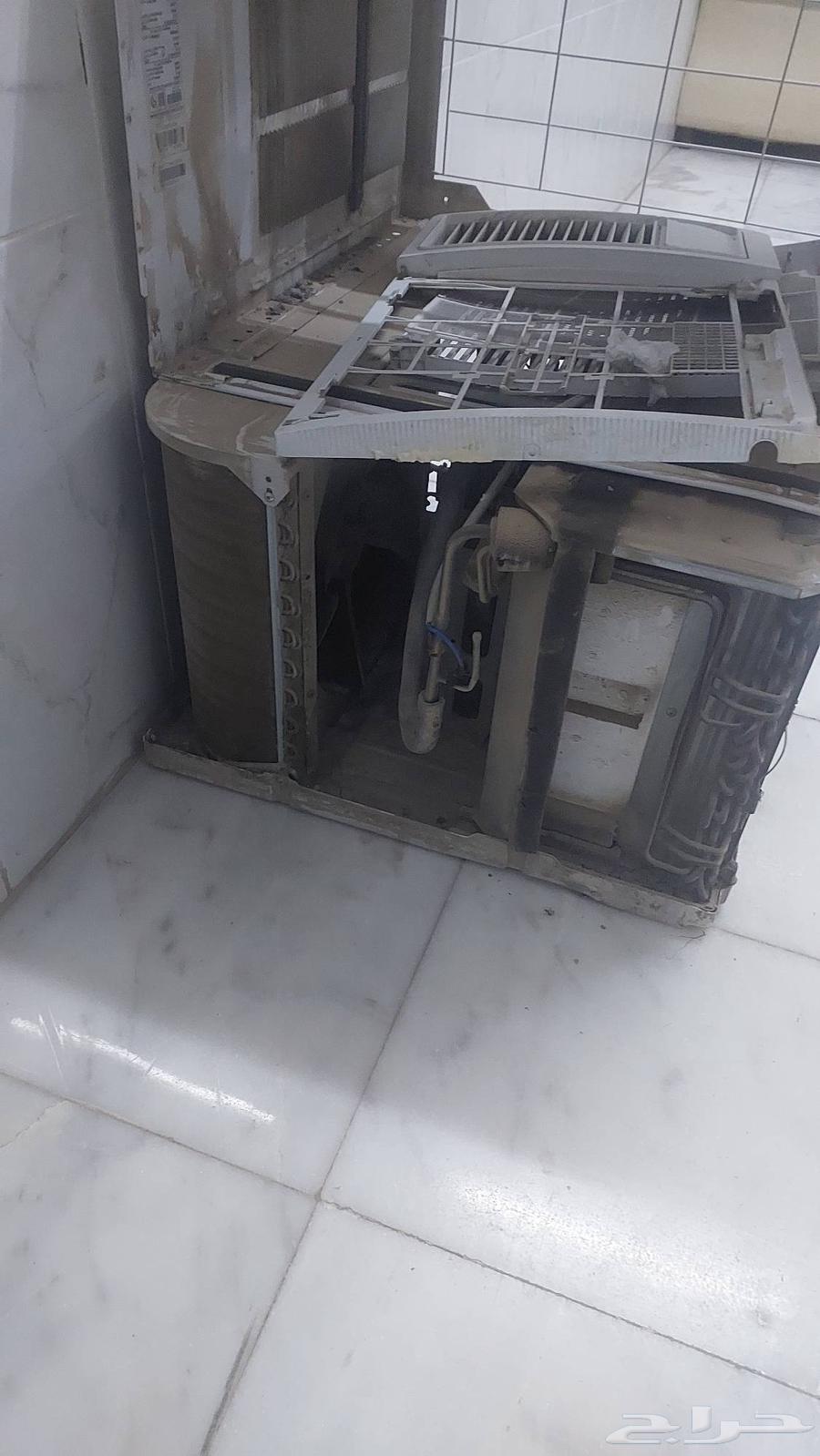 Window air conditioner and iron bed63617342560257111