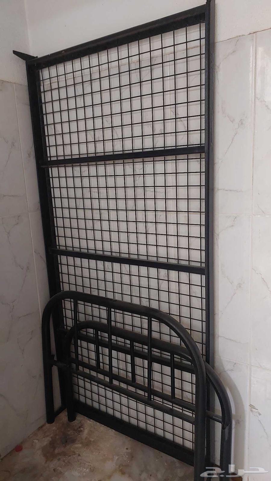 Window air conditioner and iron bed63617342560257112