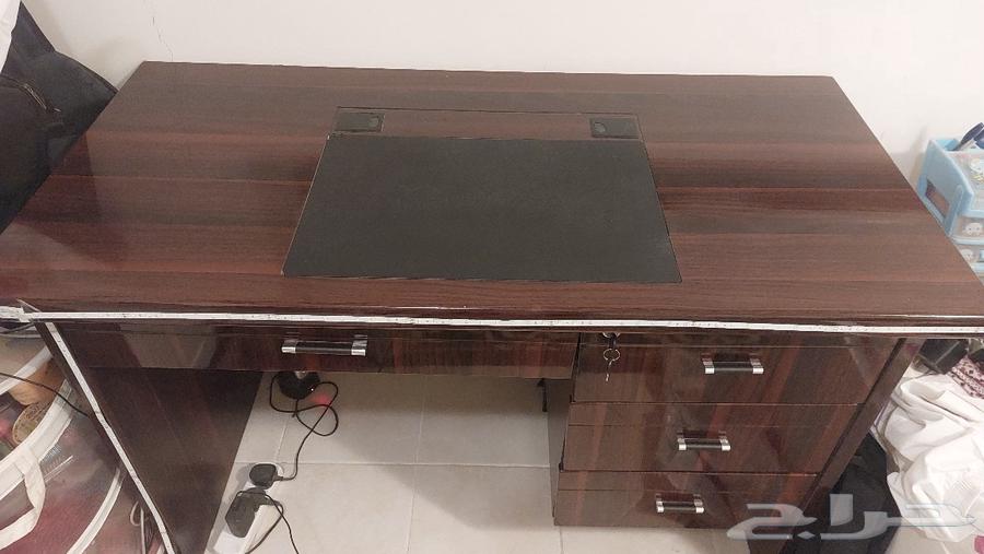 مكتب خشبي نظيف64362241773954111