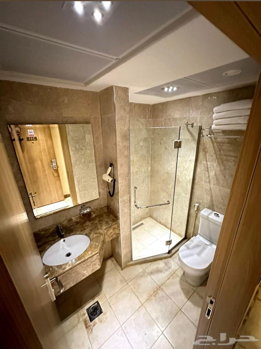 فنق وحده الخير يبعد عن الحرم 1500 متر ومتوفر باصات تبع الفن64504805029761112