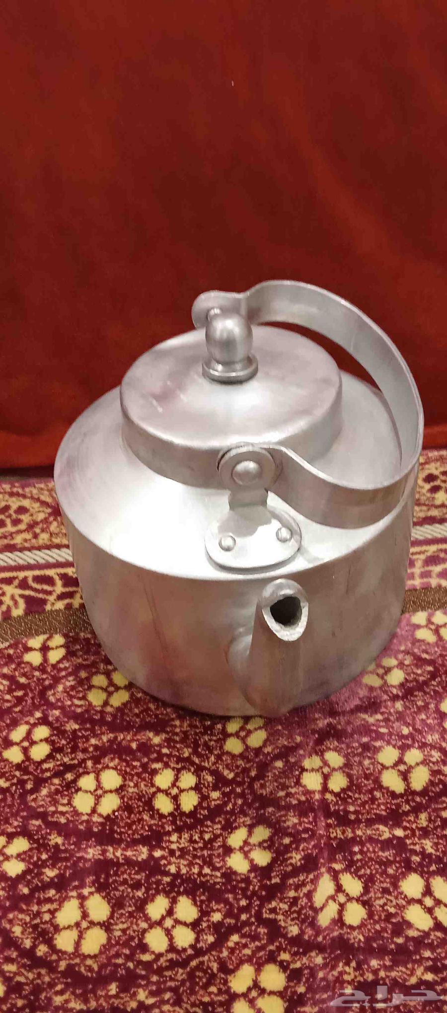 ابريق هندي ختمين وعلبه قهوه أو شاهي معدن قديمه جدا64359417329409111