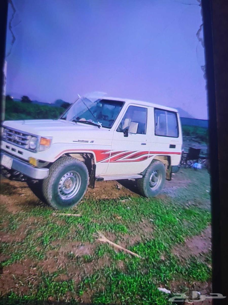 جيب ربع تويوتا لون ابيض نظيف مكينه قير شرط64506160505603110