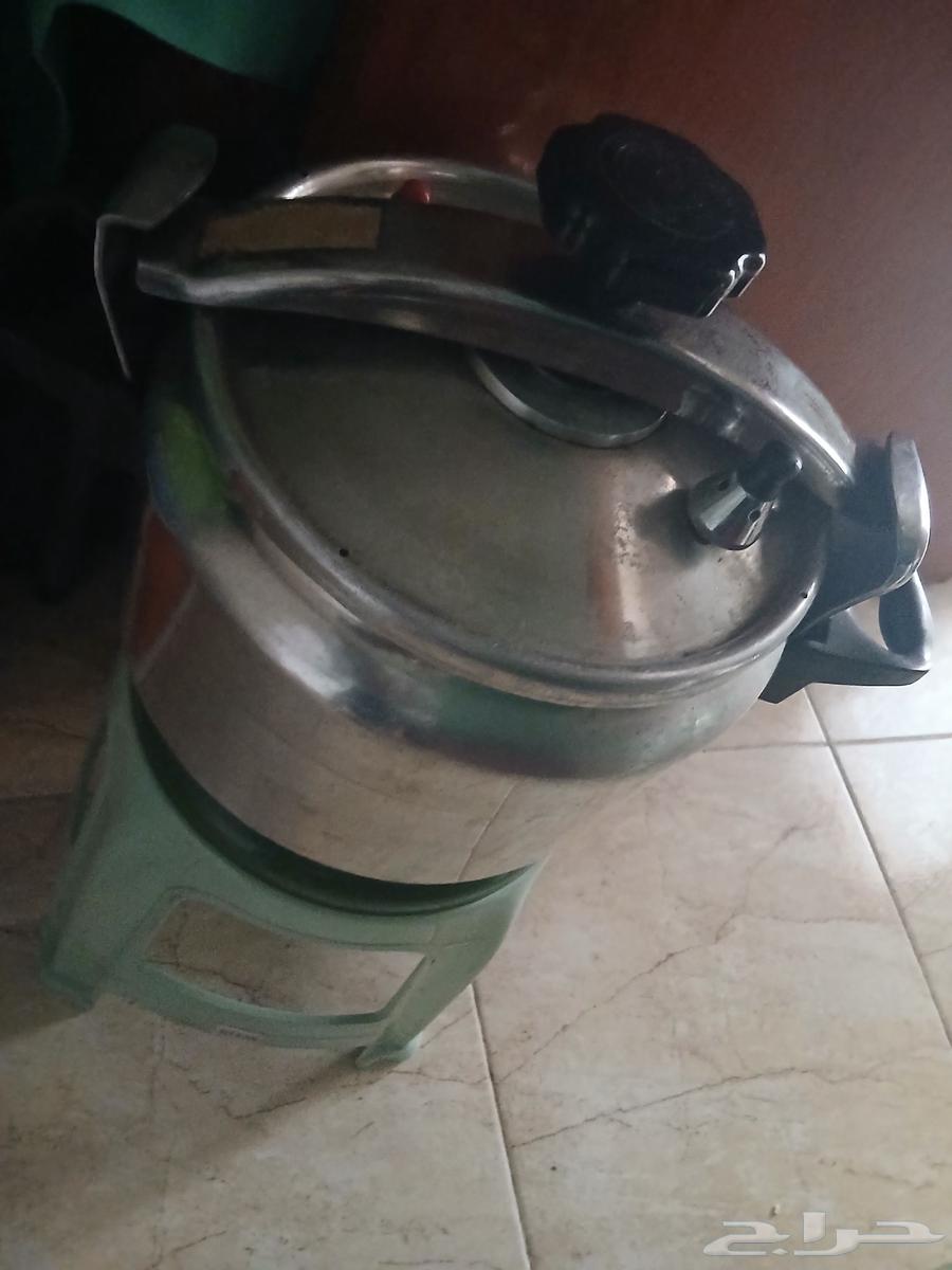 The pressure cooker is very large, price 50 SAR, very clean, for contact64358037985923110