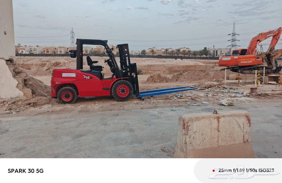 Forklift rental for loading and unloading trailers or monthly rental64495379214081113
