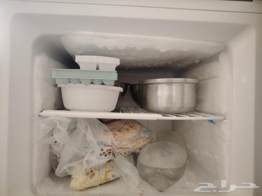 ثلاجة نضيفة جدا  استعمل سنة سبب البيع السفر شاريها ب1000وشوي64356500617091112