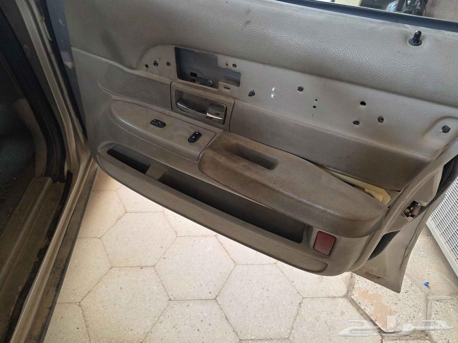 فورد جراند ماركيز 2006 للبيع - مسقطة64498867906051111