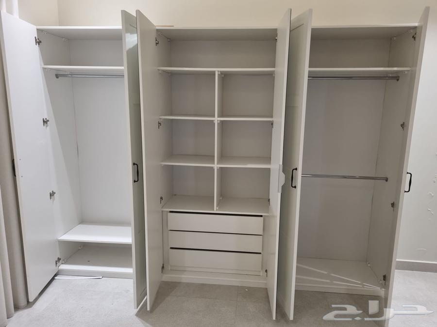3-meter white custom closet with central mirror, excellent condition64357041577091111