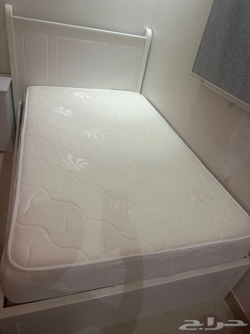 سرير و مفرش للبيع استخدام نظيف64360054092931111