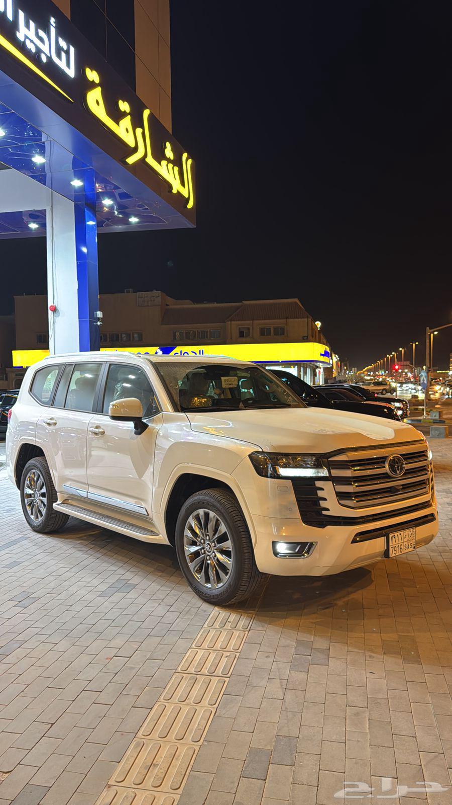 Latest luxury, large, medium, and small cars for rent64498979695363111