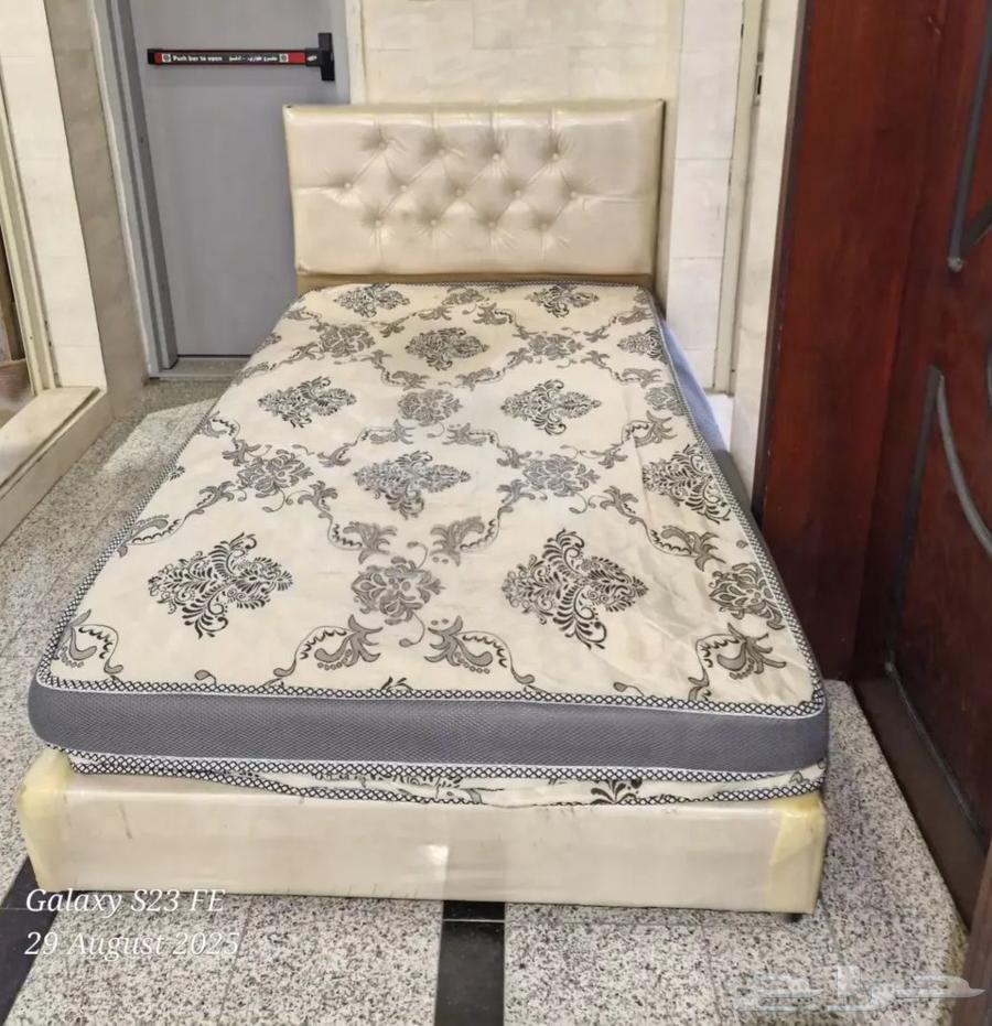 Single and a half bed with mattress64370827571201111