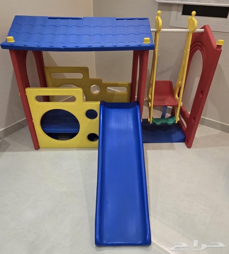 Used children's cabin with swing and slide64375008375937110