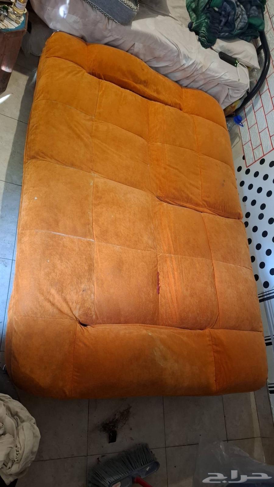 للبيع كرسي وفي نفس الوقت سرير64369791435523111