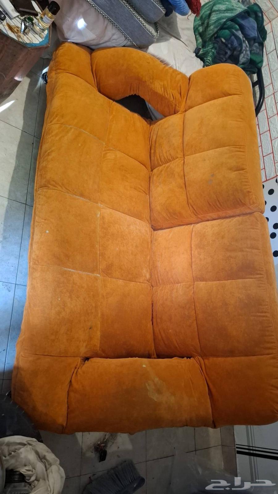 للبيع كرسي وفي نفس الوقت سرير64369791435523110