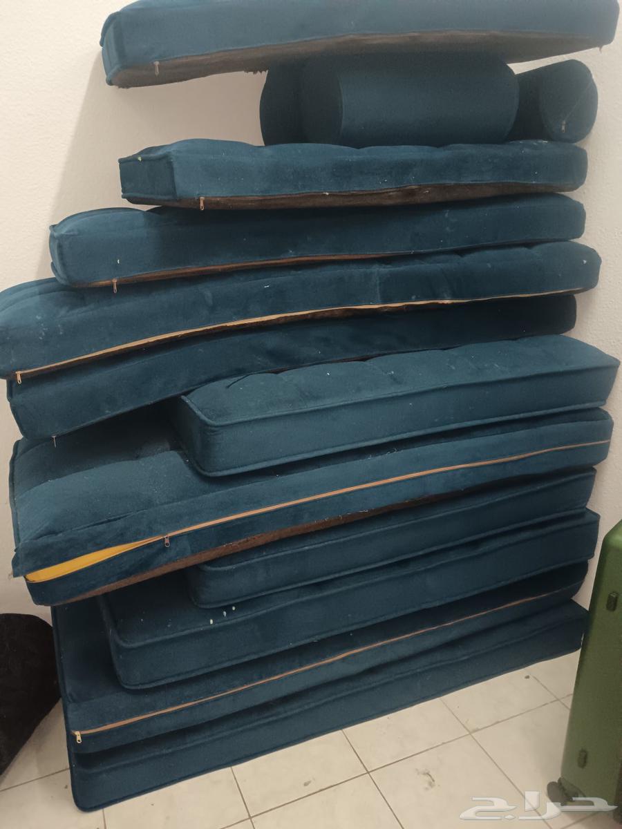 Iron shelf and used chair in good condition64374846913153111