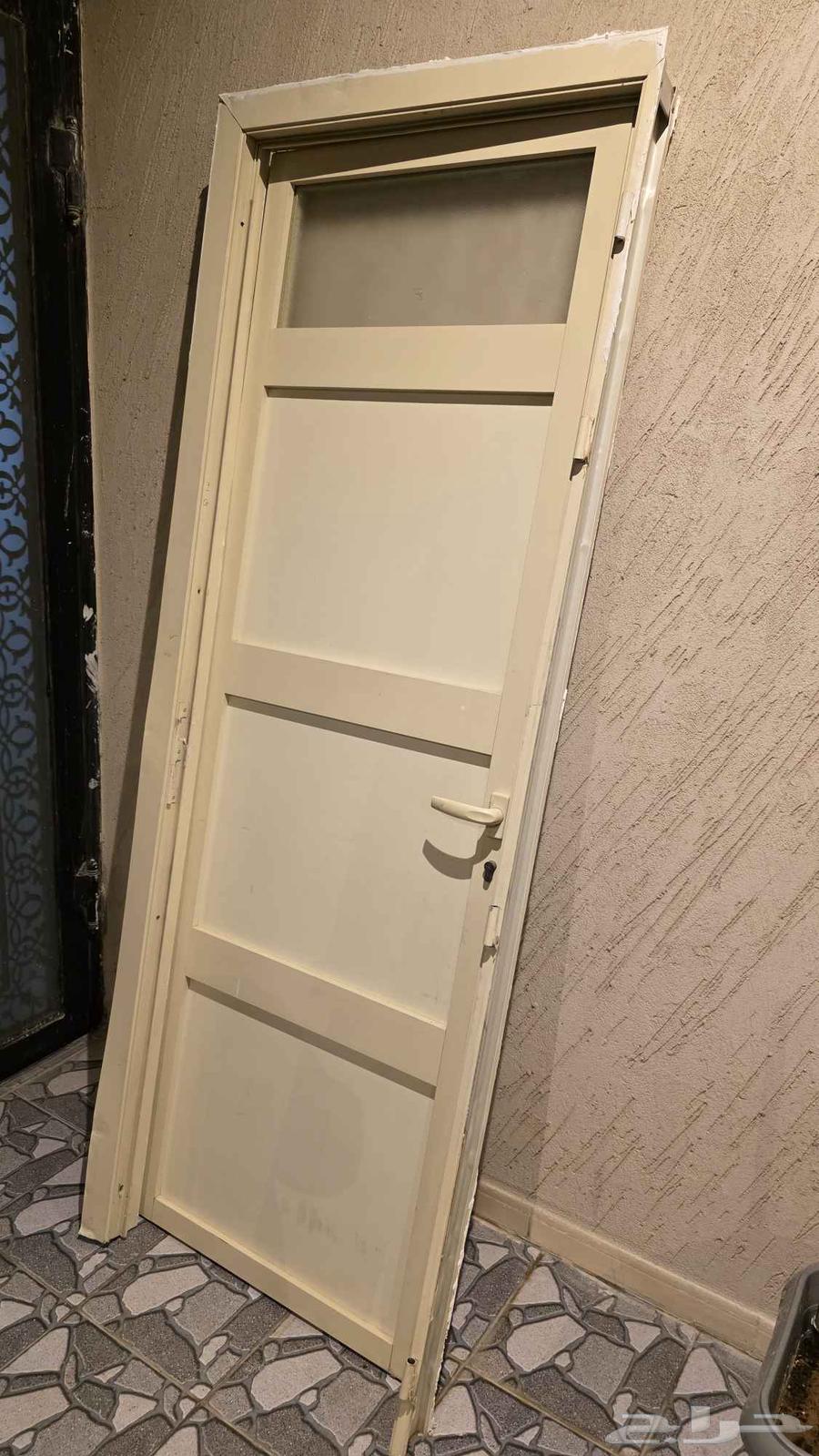 يوجد عدد 2 باب ألمنيوم معا الاطار الحد 350 الموقع الدمام64364188293890110