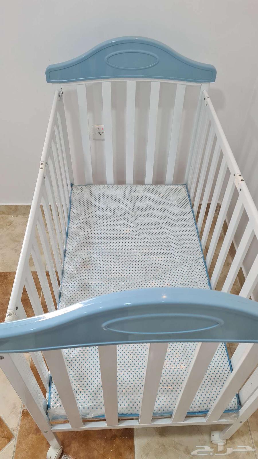 سرير اطفال شبه جديد64370453447810114