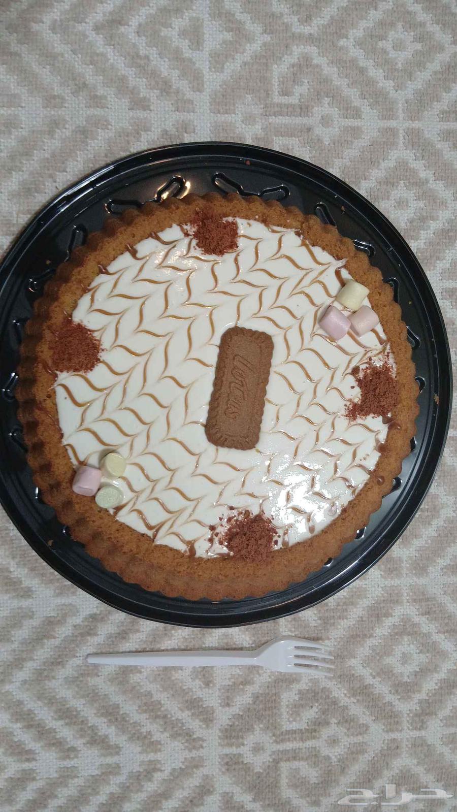 Cakes and various types of sweets, limited quantity daily at half price64375648348035112